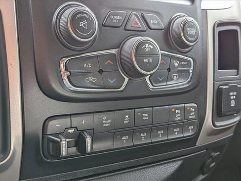 Used 2017 RAM 3500 SLT w/ SLT Plus D￩cor Group image 7