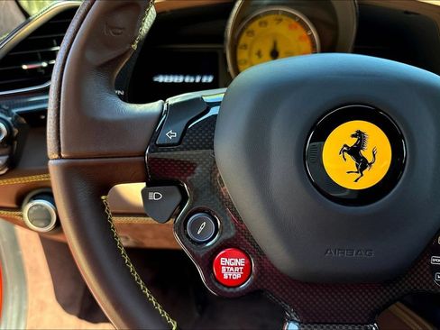 Used 2018 Ferrari 488 GTB RWD image 11