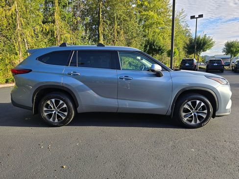 Used 2022 Toyota Highlander XLE image 25