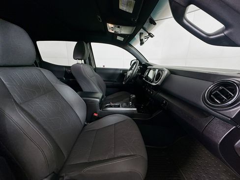 Used 2016 Toyota Tacoma TRD Off-Road image 31