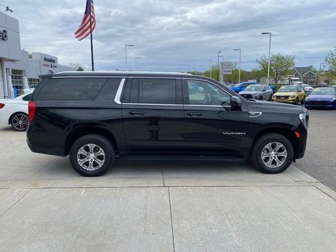 Used 2024 GMC Yukon XL SLE AWD/4WD image 2