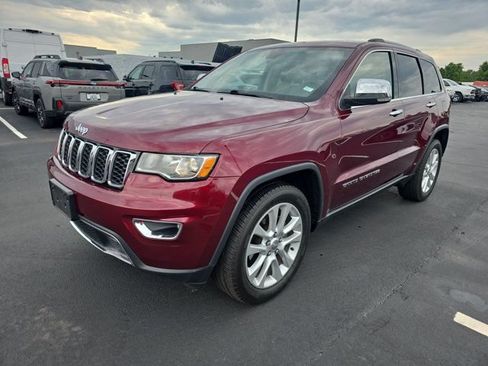 Used 2017 Jeep Grand Cherokee Limited AWD/4WD image 2