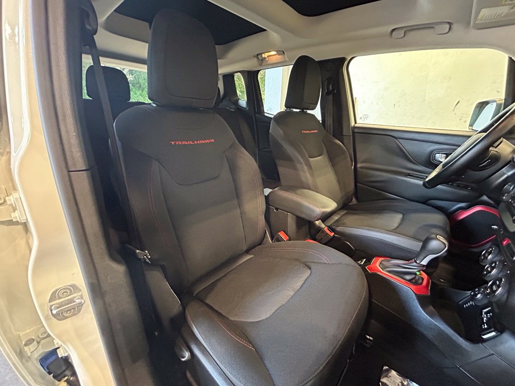 Used 2017 Jeep Renegade Trailhawk AWD/4WD image 29