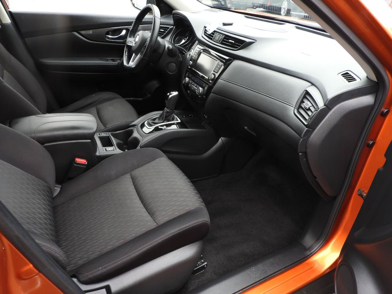 Used 2019 Nissan Rogue SV w/ Sun & Sound Touring Package AWD/4WD image 9