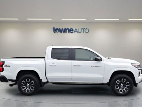 Used 2023 Chevrolet Colorado Z71 w/ Z71 Convenience Package 2 AWD/4WD image 6