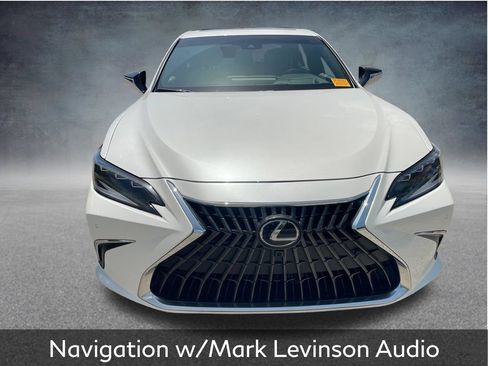 Used 2025 Lexus ES 300h Ultra Luxury FWD image 3