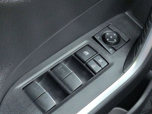 Used 2025 Toyota RAV4 XSE AWD/4WD image 30