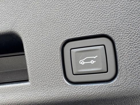 New 2026 Chevrolet Traverse Z71 w/ Enhanced Driving Package AWD/4WD image 8