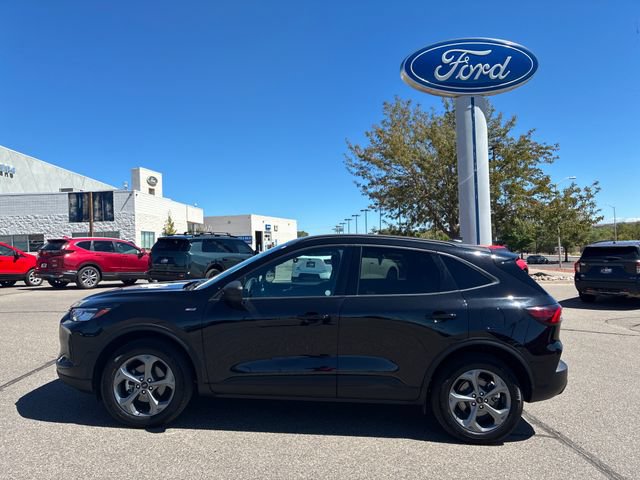 Certified 2025 Ford Escape ST-Line AWD/4WD image 2
