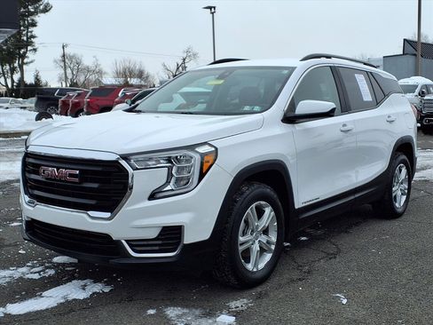Certified 2022 GMC Terrain SLE w/ Driver Convenience Package image 8
