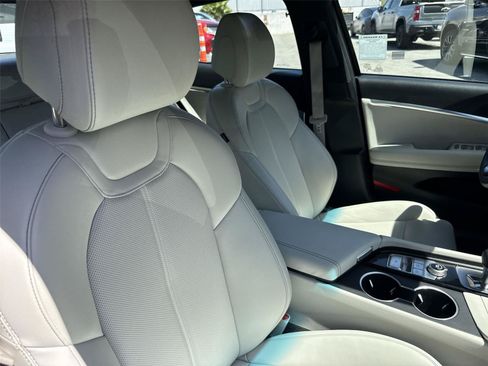 Used 2025 Genesis G70 2.5T AWD/4WD image 26