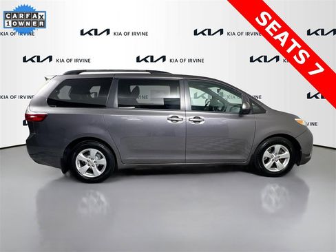 Used 2017 Toyota Sienna LE image 8
