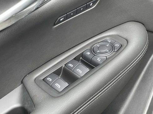 New 2025 Cadillac XT6 Luxury image 18