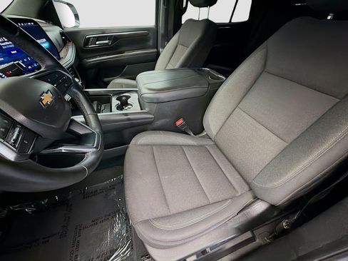 Used 2025 Chevrolet Tahoe LS RWD image 11