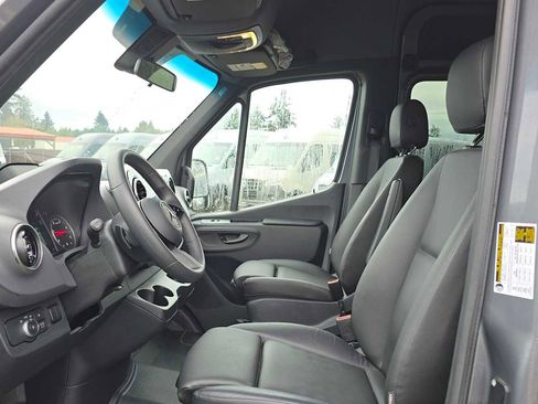 Used 2025 Mercedes-Benz Sprinter 2500 image 23