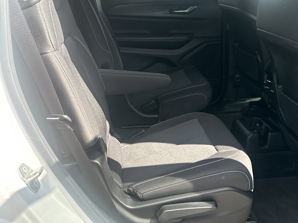 Used 2023 Jeep Grand Cherokee L Laredo w/ Luxury Tech Group I AWD/4WD image 15