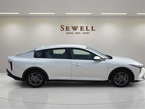 Used 2025 Kia K4 LXS image 5
