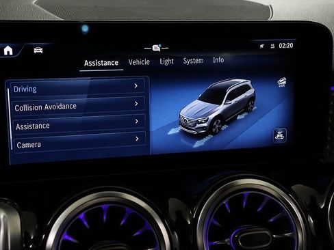 Certified 2025 Mercedes-Benz GLB 250 4MATIC image 18