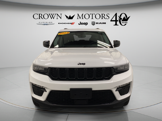 Used 2023 Jeep Grand Cherokee Limited w/ Black Appearance Package AWD/4WD image 10