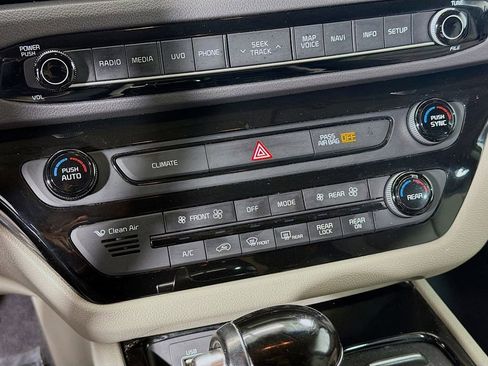 Used 2015 Kia Sedona SX FWD image 17