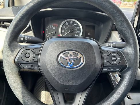 Used 2022 Toyota Corolla LE FWD image 22
