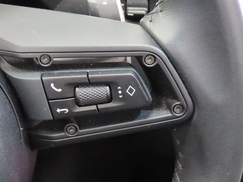 Certified 2025 Porsche Macan AWD/4WD image 22