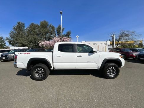 Used 2021 Toyota Tacoma TRD Off-Road image 10