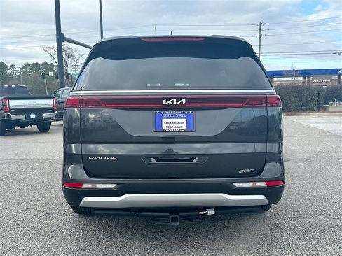 Used 2024 Kia Carnival EX image 15