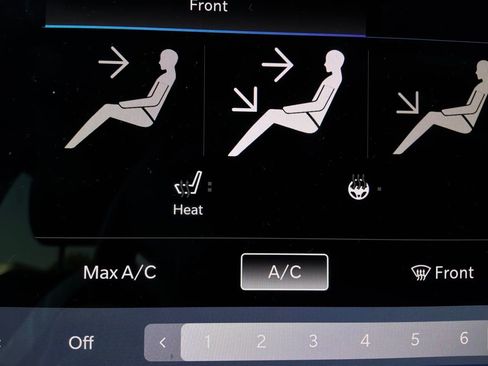 Used 2024 Chrysler Pacifica Touring-L FWD image 38