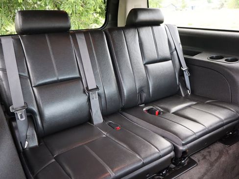 Used 2014 Chevrolet Suburban LT w/ Luxury Package AWD/4WD image 22