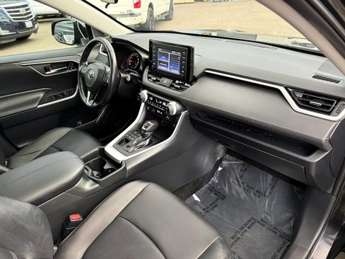 Used 2019 Toyota RAV4 XLE Premium w/ Cold Weather Package AWD/4WD image 21