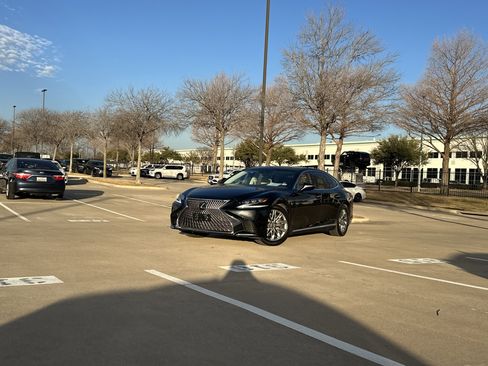 Used 2018 Lexus LS 500 image 3