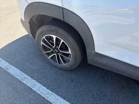 Used 2024 Chevrolet TrailBlazer LT w/ LT Cold Weather Package image 3