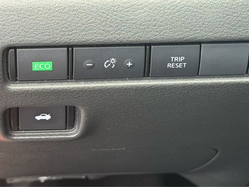Used 2025 Nissan Sentra SR w/ SR Premium Package FWD image 16