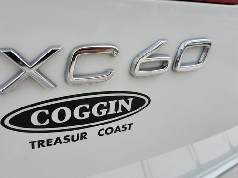 Used 2022 Volvo XC60 B5 Momentum w/ Protection Package Premier image 16