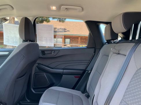 Used 2022 Ford Escape SE w/ SE Sport Appearance Package FWD image 21
