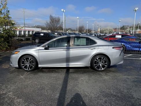 Certified 2020 Toyota Camry SE image 5
