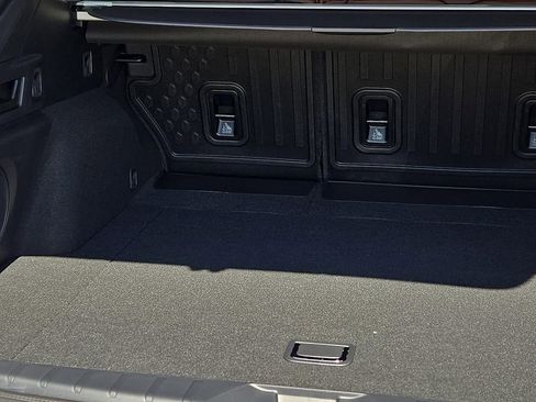 Used 2025 Subaru Outback Touring XT image 9