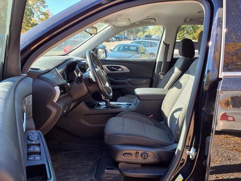 Used 2021 Chevrolet Traverse LT image 19