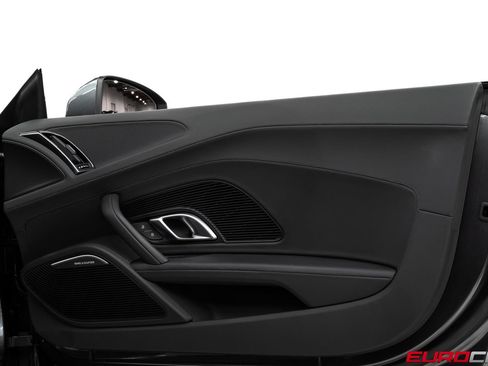 Used 2021 Audi R8 V10 w/ Premium Package RWD image 26