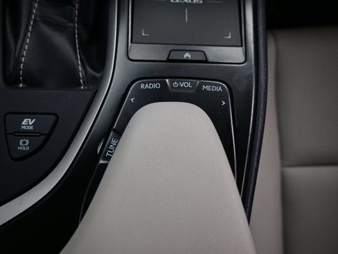 Used 2020 Lexus UX 250h w/ Premium Package AWD/4WD image 25