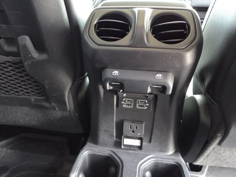 Used 2021 Jeep Gladiator Rubicon AWD/4WD image 30