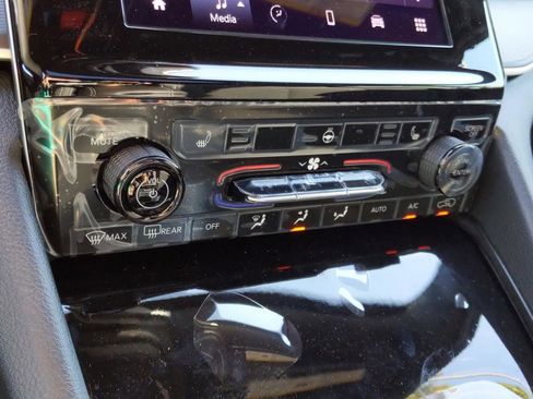 New 2025 Jeep Grand Cherokee L Laredo w/ Luxury Tech Group I RWD image 37