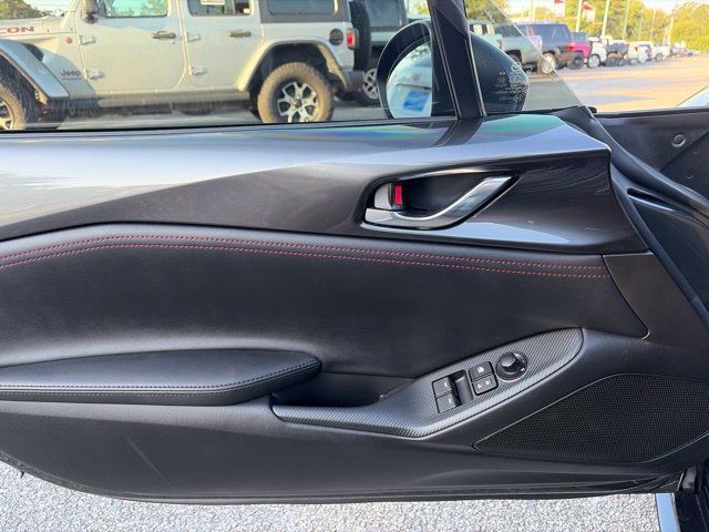 Used 2018 MAZDA MX-5 Miata Club w/ Brembo/BBS Recaro Package RWD image 19