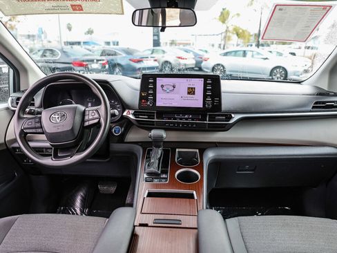 Certified 2024 Toyota Sienna LE image 2