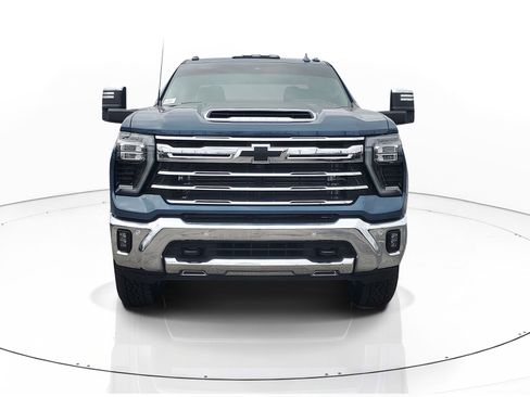 Used 2025 Chevrolet Silverado 2500 LTZ w/ LTZ Premium Package image 2