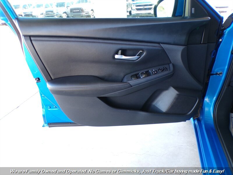 Used 2024 Nissan Sentra SV FWD image 11