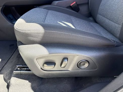 Used 2025 GMC Acadia Elevation FWD image 42