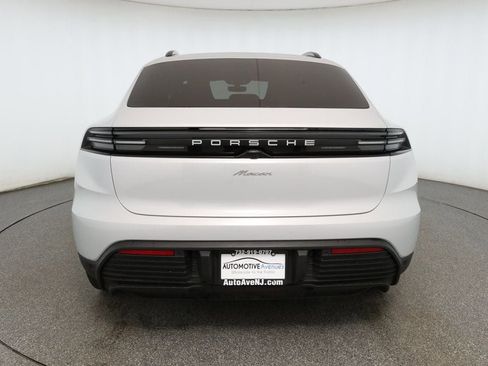 Used 2025 Porsche Macan Electric w/ Premium Package image 5