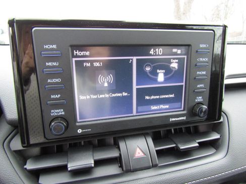 Used 2021 Toyota RAV4 LE image 16